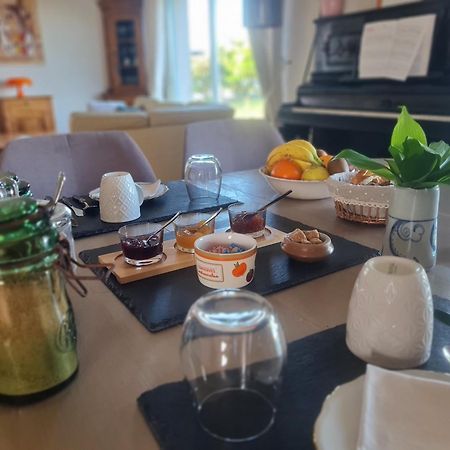 Entre Loire Et Vignobles Acomodação com café da manhã Liré Exterior foto