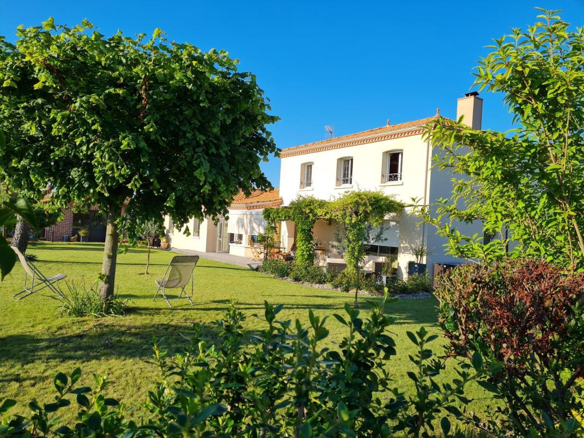 Entre Loire Et Vignobles Acomodação com café da manhã Liré Exterior foto
